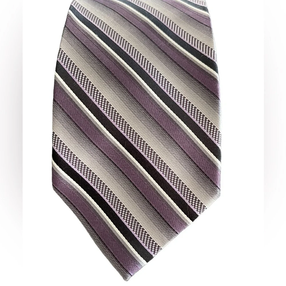 🔥⚪️Pronto Uomo 100% silk tie. Gorgeous & classic blue design. No flaws!